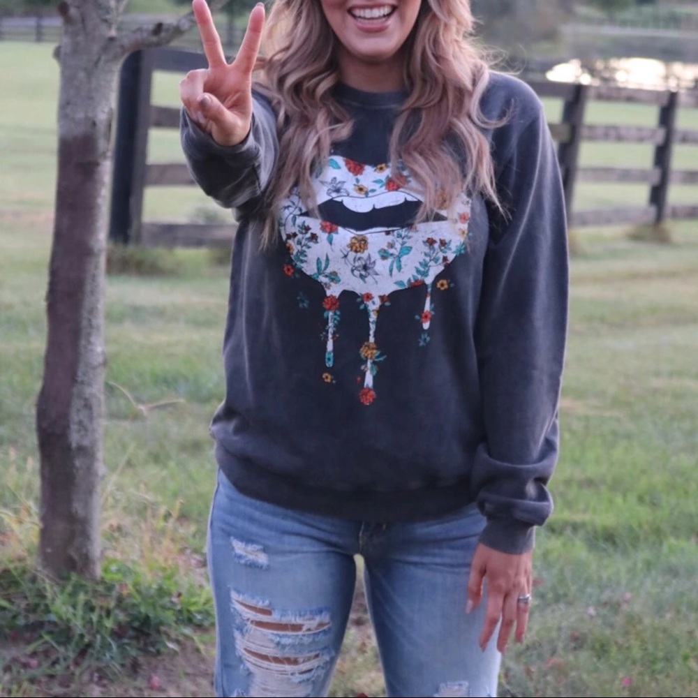Floral Lip Mineral Wash Graphic Sweatshirt